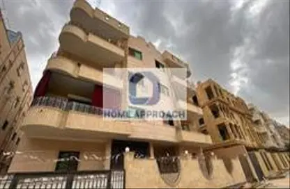 Apartment - 6 Bedrooms - 4 Bathrooms for sale in 3rd Neighborhood - 3rd District East - Shorouk City - Cairo