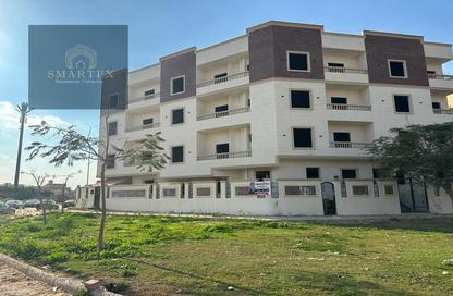 شقة - 3 غرف نوم - 2 حمامات للبيع في المجاورة الاولي - المنطقة الثامنة - مدينة الشروق - القاهرة