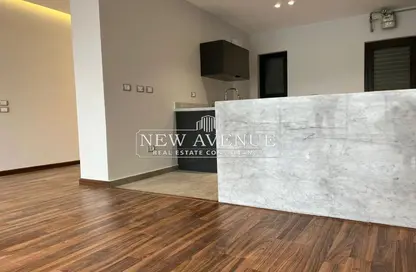 Apartment - 2 Bedrooms - 2 Bathrooms for sale in Lake View Residence - 5th Settlement Compounds - The 5th Settlement - New Cairo City - Cairo