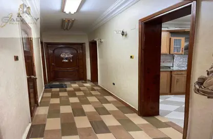 شقة - 2 غرف نوم - 2 حمامات للبيع في المنطقة السادسة - مدينة نصر - القاهرة