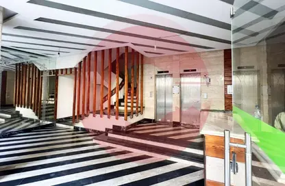 شقة - 3 غرف نوم - 2 حمامات للبيع في شارع عمر لطفي - سبورتنج - حي شرق - الاسكندرية