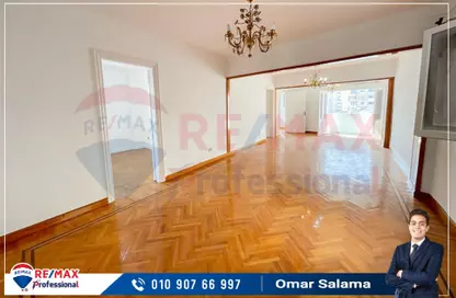 Apartment - 3 Bedrooms - 1 Bathroom for rent in Abd Al Hameed El Deeb St. - Tharwat - Hay Sharq - Alexandria