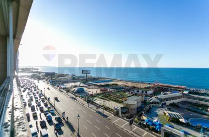 شقة - 5 غرف نوم - 3 حمامات للبيع في سابا باشا - حي شرق - الاسكندرية