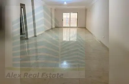 Apartment - 3 Bedrooms - 2 Bathrooms for rent in Al Kornish Square - Sporting - Hay Sharq - Alexandria