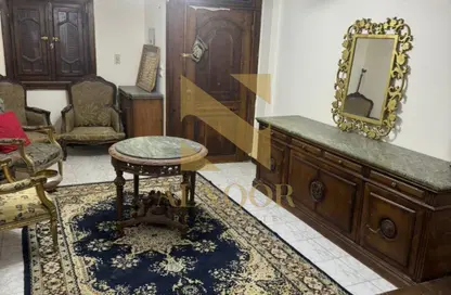 شقة - 2 غرف نوم - 1 حمام للايجار في شارع 13 - الحي الثالث عشر - الشيخ زايد - الجيزة