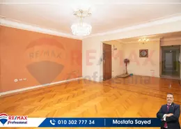 Apartment - 2 Bedrooms - 1 Bathroom for sale in Abdelhamid Al Abady St. - Bolkly - Hay Sharq - Alexandria