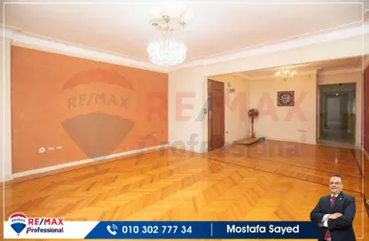Apartment - 2 Bedrooms - 1 Bathroom for sale in Abdelhamid Al Abady St. - Bolkly - Hay Sharq - Alexandria