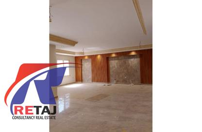 Apartment - 3 Bedrooms - 3 Bathrooms for sale in Moez Al Dawla St. - 6th Zone - Nasr City - Cairo
