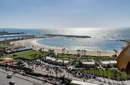 شقة - 2 غرف نوم - 2 حمامات للبيع في سان ستيفانو - حي شرق - الاسكندرية