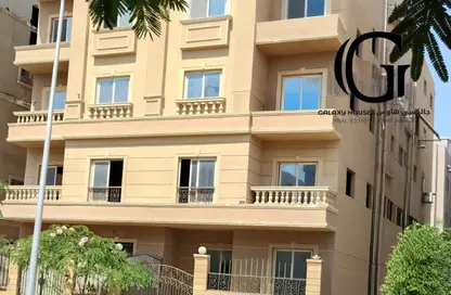 شقة - 3 غرف نوم - 2 حمامات للبيع في المجاورة الثالثة - المنطقة الثامنة - مدينة الشروق - القاهرة