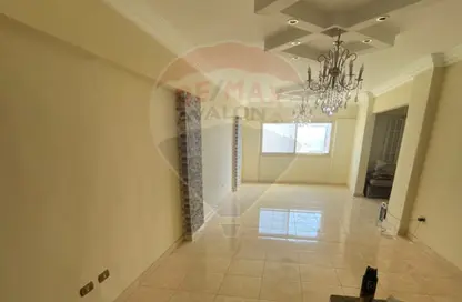 Apartment - 2 Bedrooms - 2 Bathrooms for sale in Al Nasr St. - Smouha - Hay Sharq - Alexandria