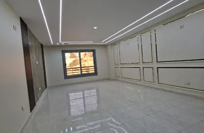 شقة - 3 غرف نوم - 2 حمامات للايجار في طريق المقطم القطاميه - الهضبة الوسطي - المقطم - القاهرة