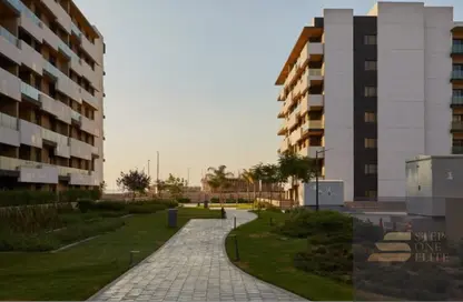 شقة - 2 غرف نوم - 2 حمامات للبيع في كمبوند البروج - كمبوندات الشروق - مدينة الشروق - القاهرة