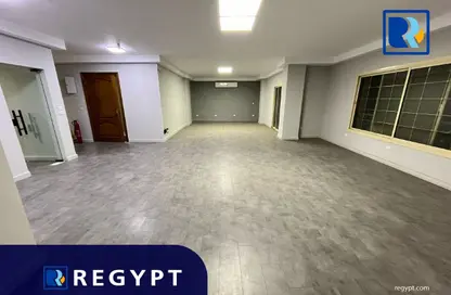 Office Space - Studio - 4 Bathrooms for rent in Street 221 - Degla - Hay El Maadi - Cairo