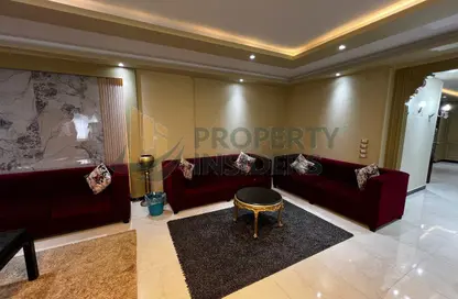 شقة - 3 غرف نوم - 2 حمامات للايجار في شارع شهاب - المهندسين - الجيزة