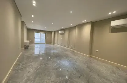 Apartment - 3 Bedrooms - 3 Bathrooms for rent in Shooting Club Street - Dokki - Giza