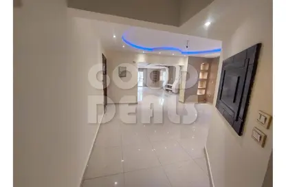Apartment - 3 Bedrooms - 2 Bathrooms for sale in Tahseen Farghaly St. - 1st Zone - Nasr City - Cairo