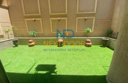 Duplex - 4 Bedrooms - 4 Bathrooms for rent in Service Road - Ganoob El Acadimia - New Cairo City - Cairo