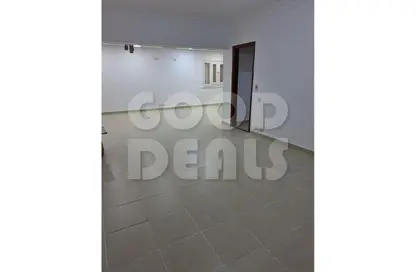 شقة - 3 غرف نوم - 3 حمامات للايجار في شارع نجاتي سراج - المنطقة الثامنة - مدينة نصر - القاهرة