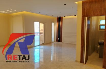 Apartment - 3 Bedrooms - 3 Bathrooms for sale in Al Tayaran St. - Manteqet Al Cinema - Nasr City - Cairo