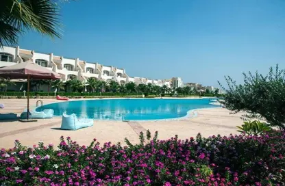 Chalet - 2 Bedrooms - 2 Bathrooms for sale in Louly Beach Resort - Al Ain Al Sokhna - Suez