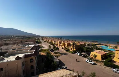 (بنتهاوس  (روف - 3 غرف نوم - 2 حمامات للبيع في لافيستا توباز - لافيستا - العين السخنة - السويس