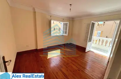 Apartment - 3 Bedrooms - 1 Bathroom for rent in Smouha Square - Smouha - Hay Sharq - Alexandria Apartment - 3 Bedrooms - 1 Bathroom for rent in Smouha Square - Smouha - Hay Sharq - Alexandria