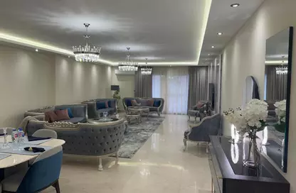 شقة - 4 غرف نوم - 3 حمامات للايجار في شارع محي الدين أبو العز - المهندسين - الجيزة