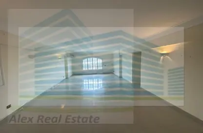 شقة - 3 غرف نوم - 2 حمامات للايجار في شارع سوريا - رشدي - حي شرق - الاسكندرية