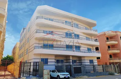 Apartment - 3 Bedrooms - 3 Bathrooms for sale in 1st Neighborhood - 1st District East - Shorouk City - Cairo