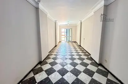 شقة - 2 غرف نوم - 1 حمام للايجار في شارع إسكندر إبراهيم - ميامي - حي اول المنتزة - الاسكندرية