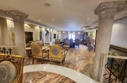Apartment - 4 Bedrooms - 4 Bathrooms for sale in Zamalek - Cairo