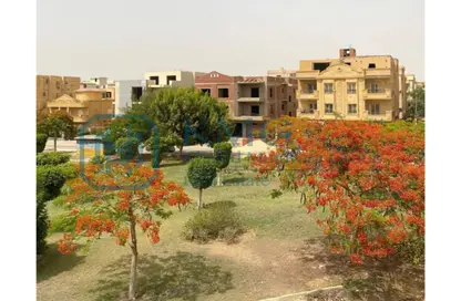Apartment - 3 Bedrooms - 2 Bathrooms for sale in Mohamed Hussein Mahmoud St. - Area E - Ganoob El Acadimia - New Cairo City - Cairo