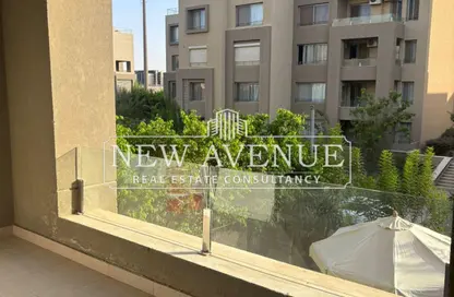 Apartment - 2 Bedrooms - 2 Bathrooms for sale in Palm Hills Village Gate - South Investors Area - New Cairo City - Cairo