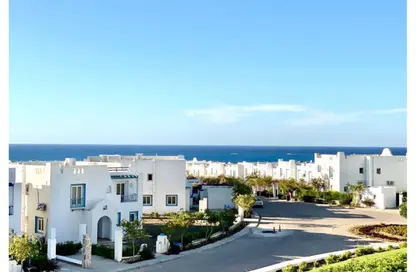 شاليه - 2 غرف نوم - 2 حمامات للبيع في ماونتن فيو راس الحكمة - راس الحكمة - الساحل الشمالي