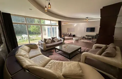 فيلا - 6 غرف نوم - 5 حمامات للايجار في حي الاشجار - طريق الواحات - مدينة 6 أكتوبر - الجيزة