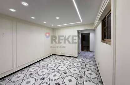 شقة - 4 غرف نوم - 1 حمام للبيع في محرم بك - حي وسط - الاسكندرية