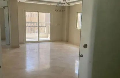 Apartment - 4 Bedrooms - 3 Bathrooms for sale in Street 6 - Maadi - Hay El Maadi - Cairo