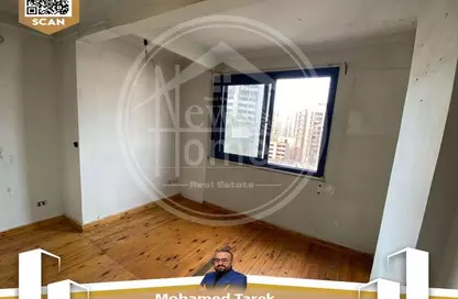 Apartment - 3 Bedrooms - 2 Bathrooms for sale in Mohammed Bek Gebreel St. - Roushdy - Hay Sharq - Alexandria