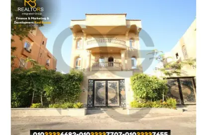 فيلا - 6 غرف نوم - 7 حمامات للبيع في المستثمر الصغير - الحي العاشر - الشيخ زايد - الجيزة