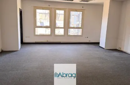 مساحات مكتبية - استوديو - 4 حمامات للبيع في ميدان لبنان - المهندسين - الجيزة