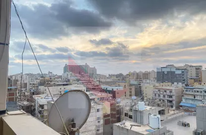 شقة - 4 غرف نوم - 2 حمامات للبيع في شارع محمد عز العرب - لوران - حي شرق - الاسكندرية