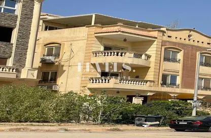 Apartment - 2 Bedrooms - 2 Bathrooms for sale in Ganoob El Acadimia - New Cairo City - Cairo