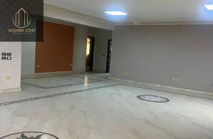 Villa - 5 Bedrooms - 4 Bathrooms for sale in Street17 - District 3 - The 5th Settlement - New Cairo City - Cairo
