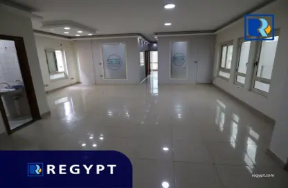 Office Space - Studio - 2 Bathrooms for rent in Al Laselky St. - El Laselky - New Maadi - Hay El Maadi - Cairo