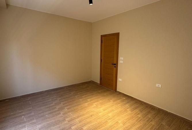 8195711 - Property Image 2