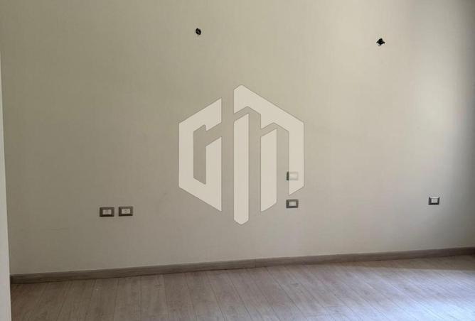 8318069 - Property Image 3