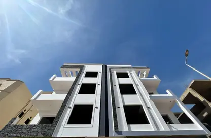 نصف طابق - استوديو - 3 حمامات للبيع في طريق الشروق - المجاورة الاولي - الحي التاسع - مدينة الشروق - القاهرة