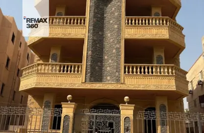 Whole Building - 3 Bedrooms - 2 Bathrooms for sale in El Banafseg - New Cairo City - Cairo