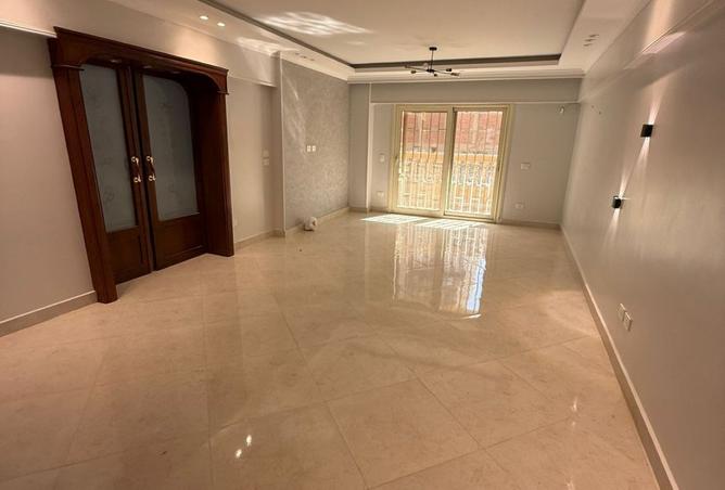 8215000 - Property Main Image